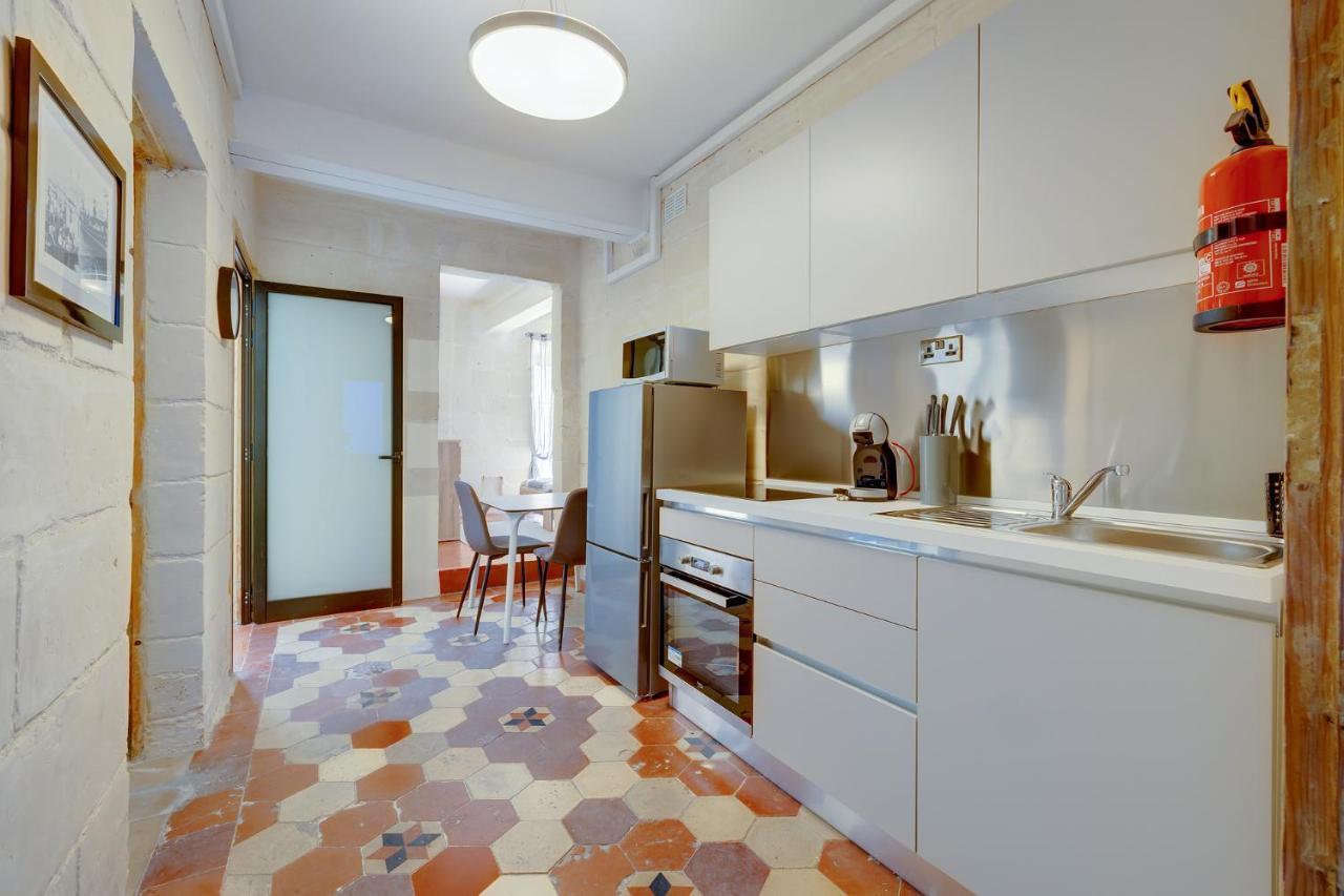 Central And Cosy 2Br Apartment In Валета Екстериор снимка